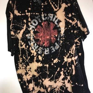 RED HOT CHILI PEPPERS DISTRESSED T-SHIRT